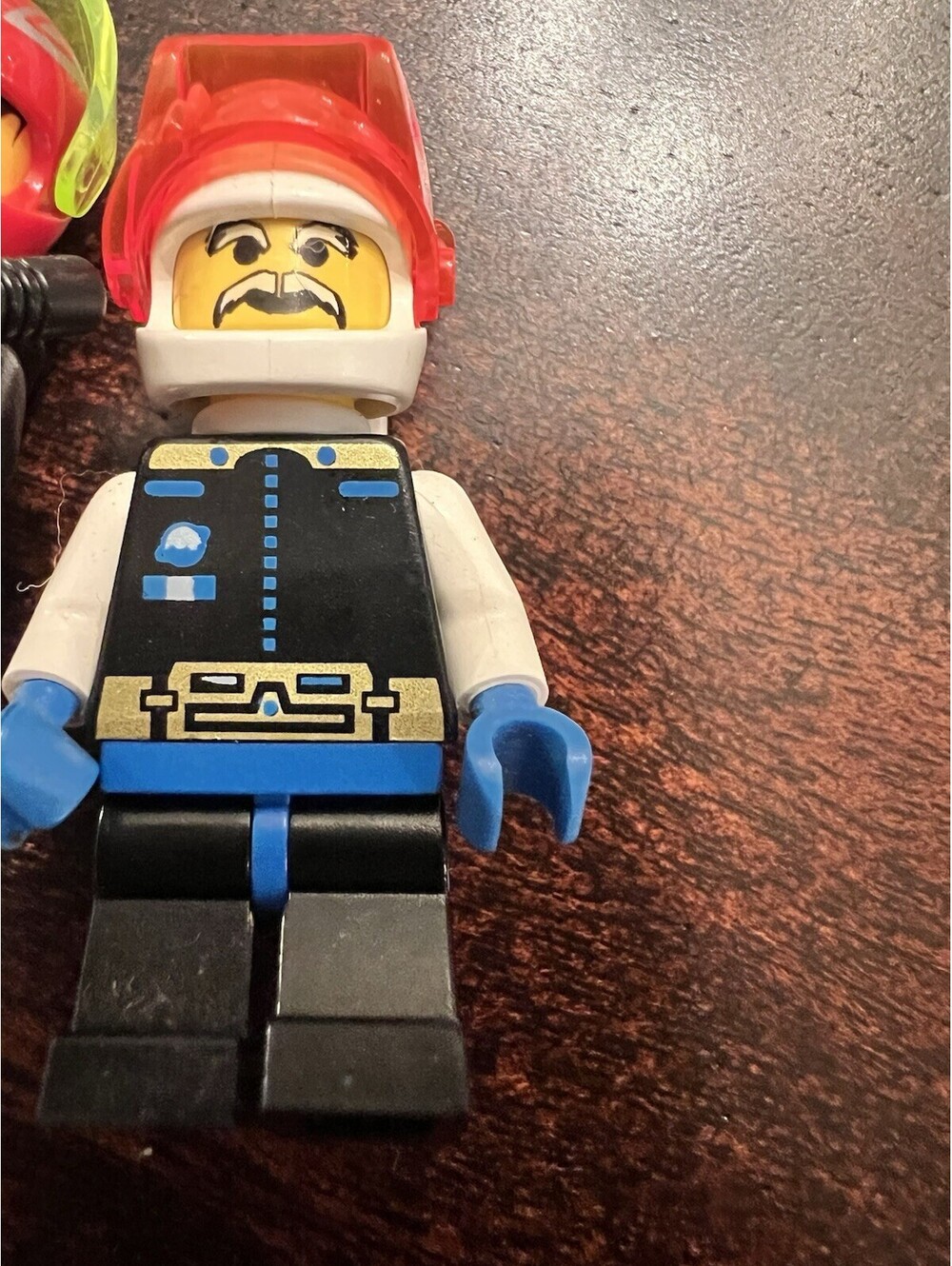 Vintage LEGO Space Police I & II Minifigure Lot 1989 1992 Red Helmet Neon Visor - Picture 2 of 6